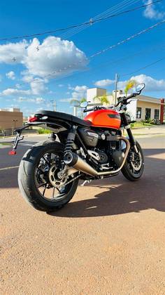 TRIUMPH SPEED TWIN 
